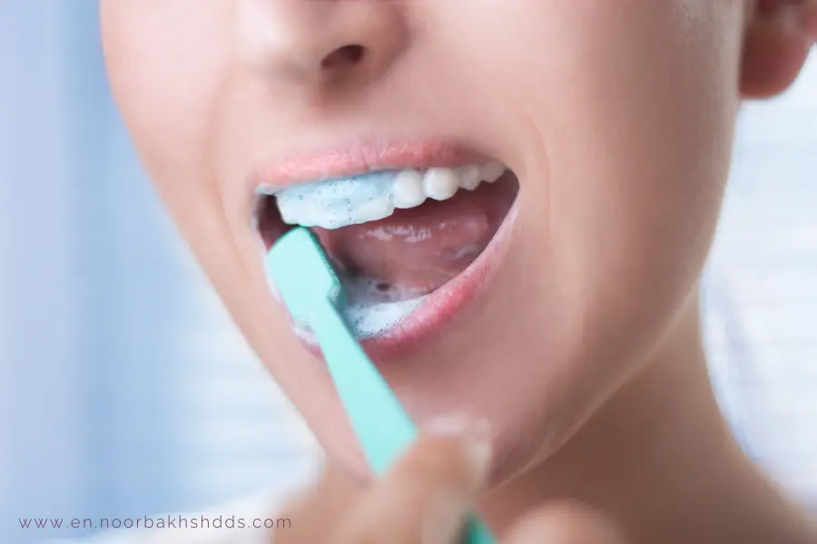 Brushing-teeth-with-fluoride-toothpaste-for-two-minutes